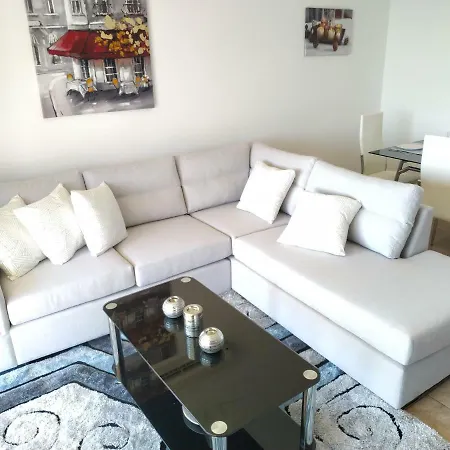 Royal Seacrest Apartment *