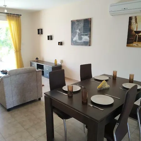 Royal Seacrest Apartment Paphos